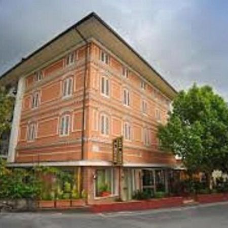 Hotel Casa Rossa Montecatini Terme Exterior foto