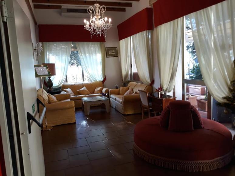 Hotel Casa Rossa Montecatini Terme Exterior foto