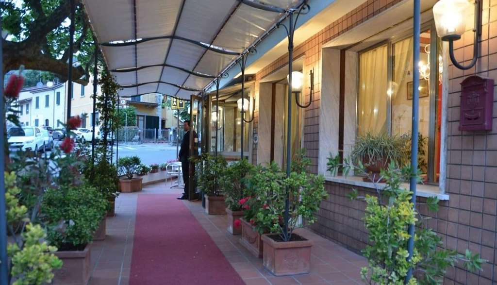 Hotel Casa Rossa Montecatini Terme Exterior foto